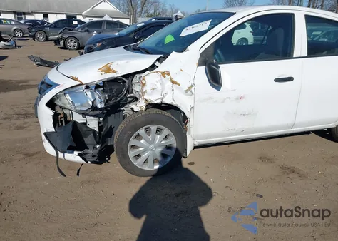 2015 Nissan Versa 1.6 S z USA, uszkodzony, nr VIN 3N1CN7AP1FL954192